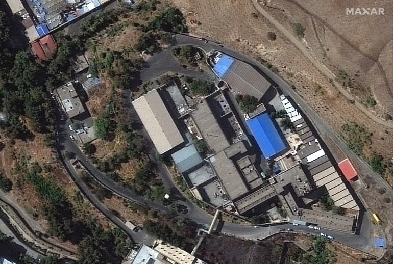 View of one of the buildings complex before it was heavily damaged by the fire in the Evin prison Tehran, Iran October 14, 2022. Satellite image courtesy of 2022 Maxar Technologies/Handout via REUTERS THIS IMAGE HAS BEEN SUPPLIED BY A THIRD PARTY. MANDATORY CREDIT. NO RESALES. NO ARCHIVES. MUST NOT OBSCURE LOGO