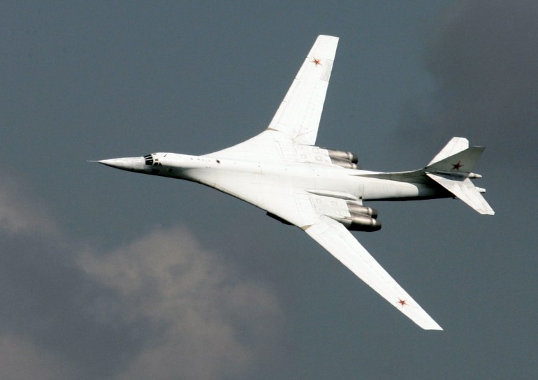 -PHOTO TAKEN 16AUG05-- A Tupolev TU-160 strategic bomber performs during the first day of the MAKS-2..