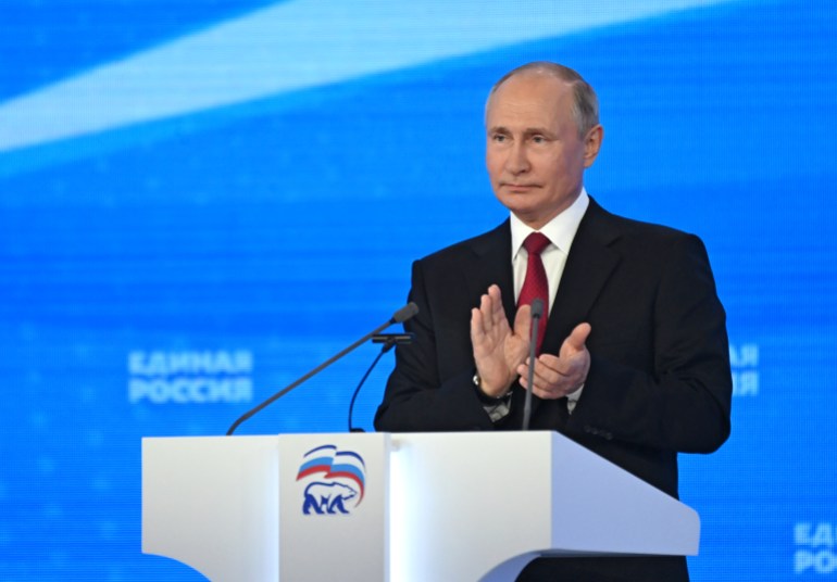 epa09285229 Russian President Vladimir Putin delivers his speech during the United Russia political party annual convention in Moscow, Russia, 19 June 2021. The pro-Kremlin party United Russia is the main ruling political party in the country. EPA-EFE/GRIGORY SYSOYEV / SPUTNIK / KREMLIN POOL MANDATORY CREDIT