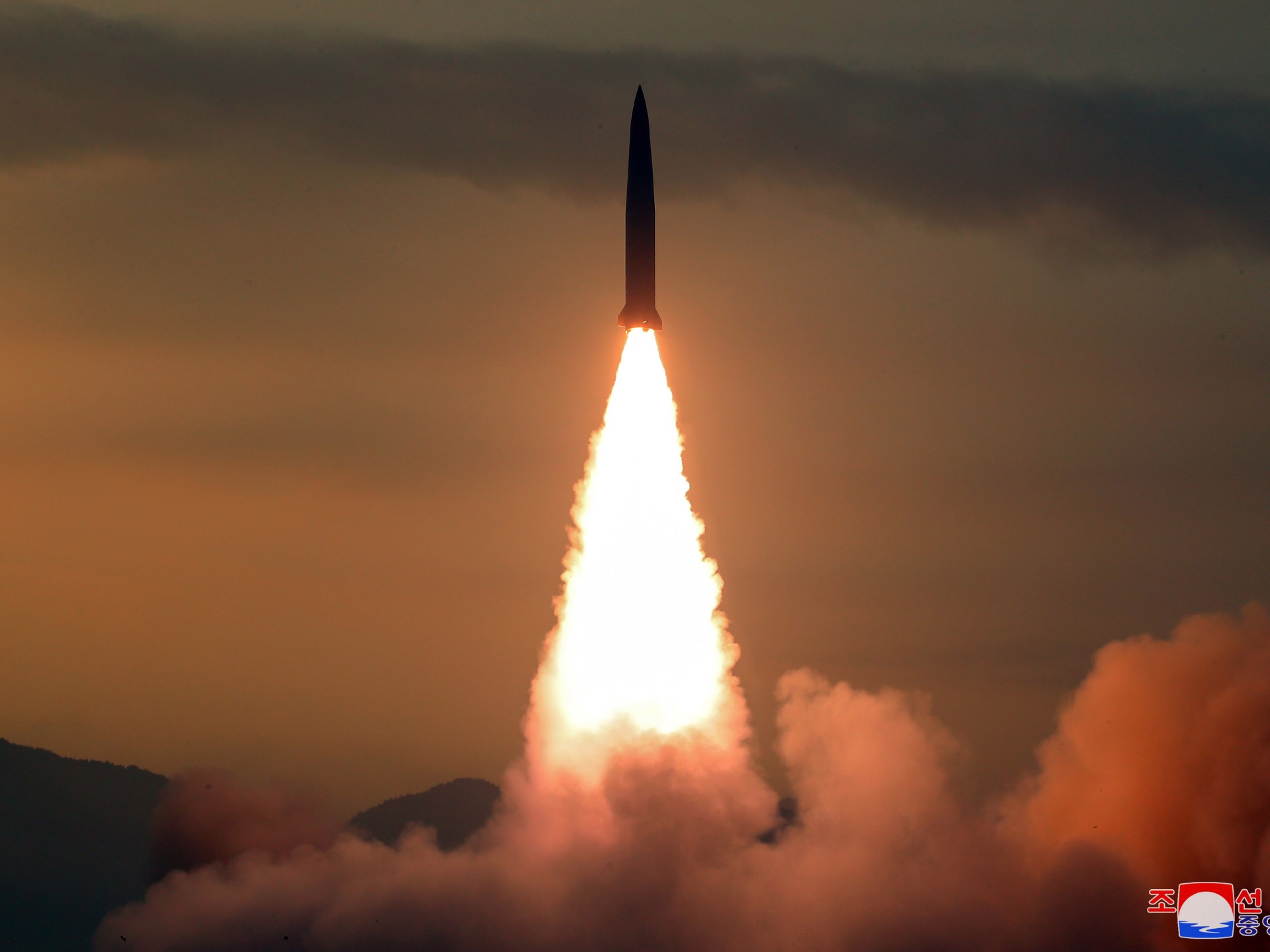 كوريا الشمالية تطلق صاروخا "غير محدد" والعالم "يحبس أنفاسه" من تجربة نووية جديدة