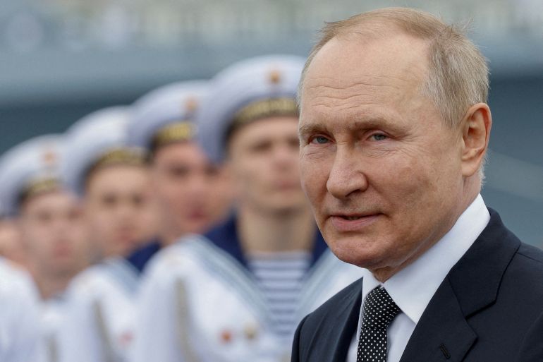 FILE PHOTO: Russia's President Vladimir Putin attends a parade marking Navy Day in Saint Petersburg, Russia July 31, 2022. REUTERS/Maxim Shemetov/File Photo