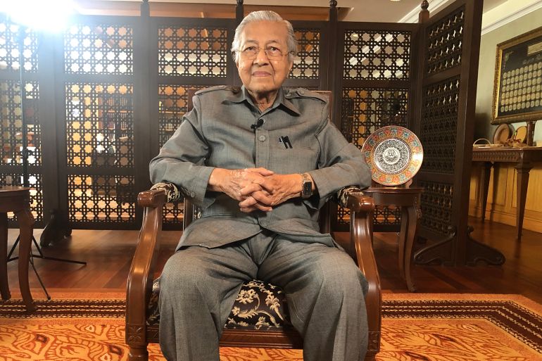 رئيس الوزراء الماليزي السابق مهاتير محمد (خاصة).