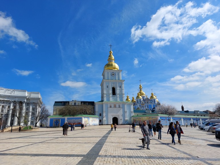 كنيسة القديس ميخايلو وسط العاصمة كييف
