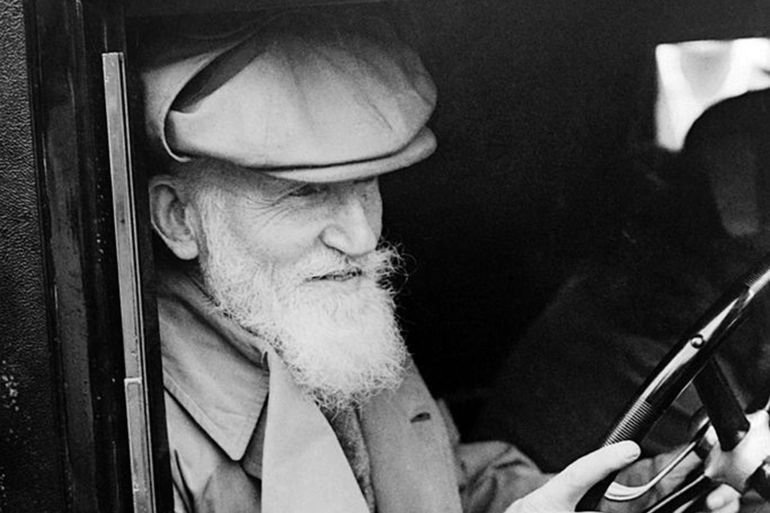 UNITED KINGDOM - AUGUST: Author George Bernard Shaw driving his car to go in Welwyn to give a conference on August 1930 in United Kingdom. (Photo by Keystone-France/Gamma-Keystone via Getty Images)