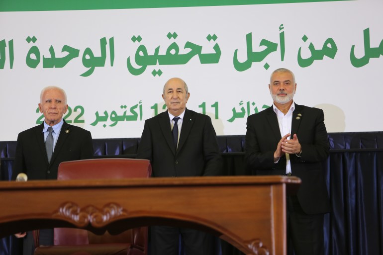 Palestinian factions sign reconciliation agreement in Algeria