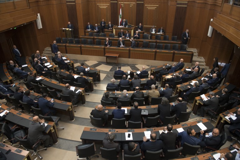 Lebanese parliament recommend Mikati's government to stay at post