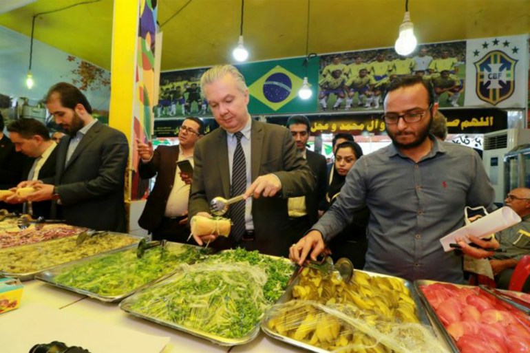 السفير البرازيلي السابق في إيران رودريجو دي أزيردو سانتوس زار المدينة عام 2018 (الصحافة الإيرانية) 