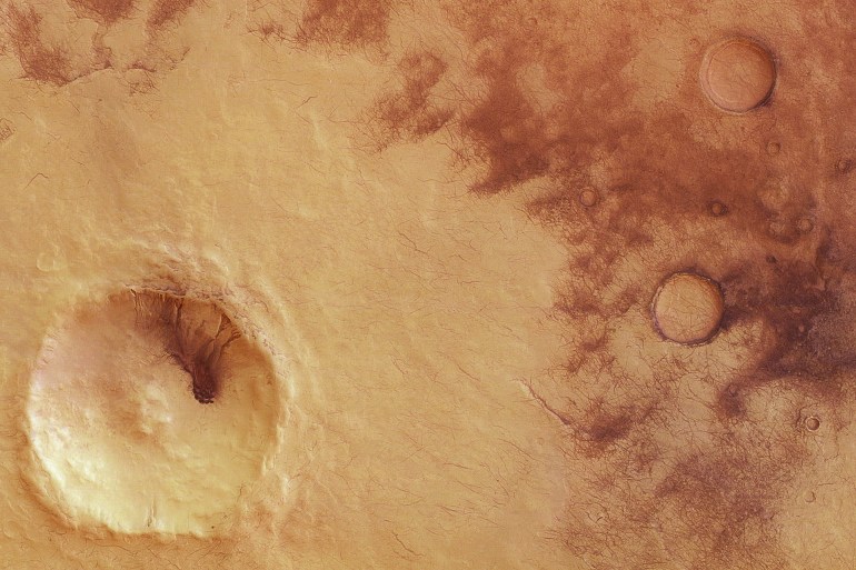 منطقة "اليزيوم بلانيسيا" على سطح المريخ حيث نزل المسبار "إنسايت" (وكالة الفضاء الأوروبية)