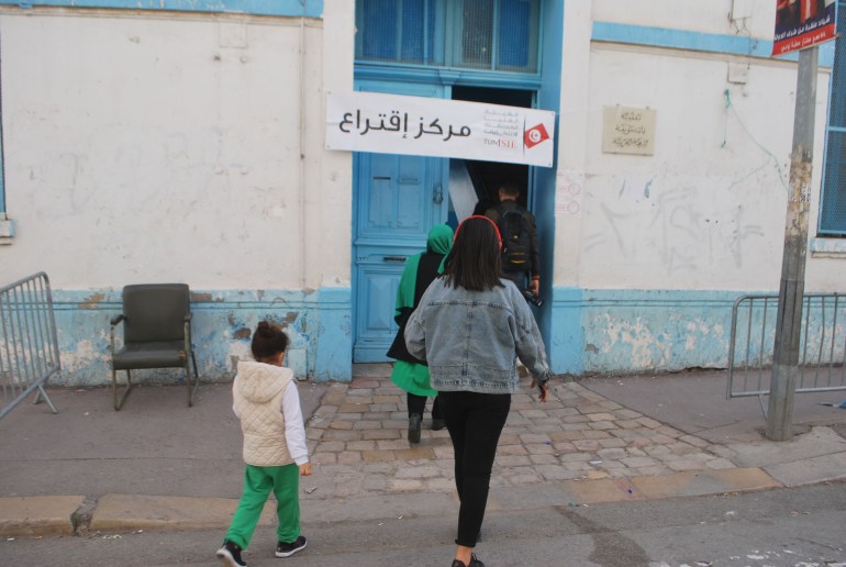 جانب من عملية التصويت في الانتخابات التشريعية/العاصمة تونس/17 ديسمبر/كانون الأول 2022
