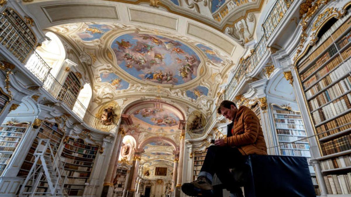 الجزيرة نت - مكتبة دير في النمسا تحوّلت إلى نجمة الشبكات الاجتماعية