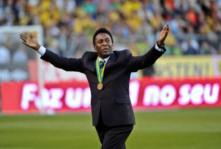 FILE PHOTO: Brazil's soccer legend Pele acknowledges cheers from the audience as he enters Rasunda stadium, ahead of the friendly match between Sweden and Brazil, in Stockholm, Sweden, August 15, 2012. REUTERS/Fredrik Sandberg/Scanpix Sweden/File Photo NO COMMERCIAL OR BOOK SALES. THIS IMAGE HAS BEEN SUPPLIED BY A THIRD PARTY. SWEDEN OUT. NO COMMERCIAL OR EDITORIAL SALES IN SWEDEN