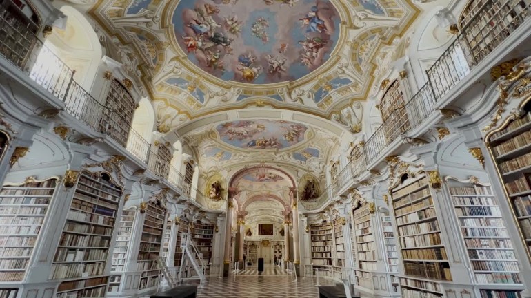 مكتبة دير في النمسا تحوّلت نجمة الشبكات الاجتماعية
