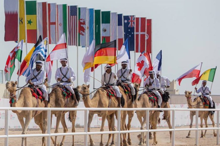 أعلام الدول المشاركة في كأس العالم ترفرف في ميدان المنافسات (وكالة الأنباء القطرية) 