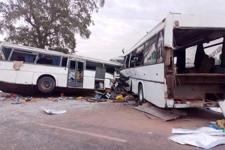 Au moins 38 morts et 87 blessés après une collision entre deux bus au #Sénégal. L'accident a eu lieu dans la ville de #Kaffrine, à environ 250 km au sud-est de la capitale Dakar. مواقع التواصل حادث باصين