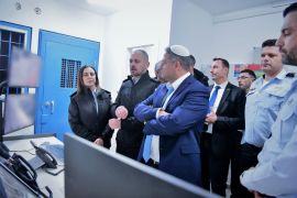 بن غفير خلال زيارة سجن نفحة الإسرائيلي - وسائل التواصل الاجتماعي