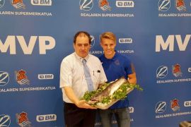 Martin Odegaard with his player of the month fish at Sociedad