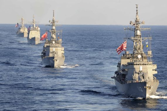 Japanese Maritime Self-Defense Force ships and US Navy ships take part in an exercise. Photo: AFP / Michael Russell / US Navy
