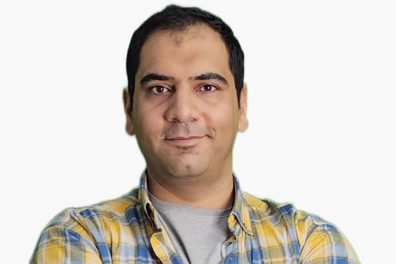 معين صادقيان يتوقع استمرار انهيار الريال الإيراني خلال الأشهر المقبلة
