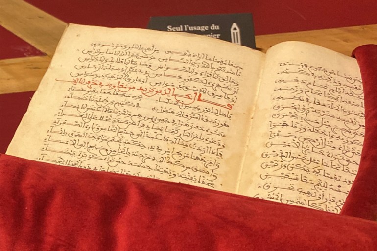 للاستخدام الداخلي فقط **** احدى المخطوطات العربية الاسلامية القديمة في مكتبة ريشوليو بباريس