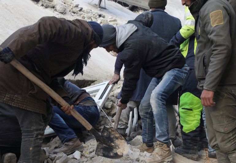 Men search for survivors at the site of a damaged building, in the aftermath of an earthquake, in rebel-held town of Jandaris, Syria February 7, 2023. REUTERS/Mahmoud Hassano