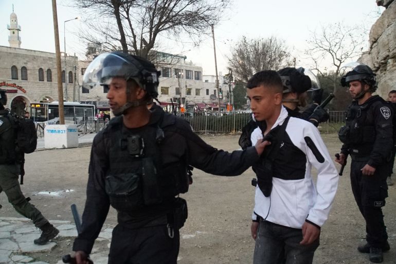 Israeli forces detains 7 Palestinians, including 5 children in Jerusalem