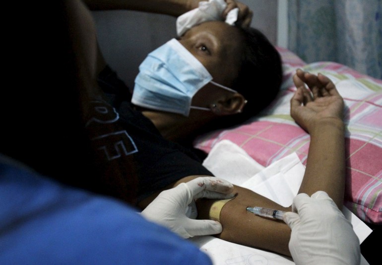 A health worker inserts an injectable contraceptive into a woman's arm during a reproductive health clinic run by an Non-Governmental Organization (NGO) in Tondo city, metro Manila January 12, 2016. The Philippines legislature's decision to eliminate funding for contraception will fuel HIV infections, maternal deaths and teen pregnancies, particularly among poor girls and women, reproductive rights advocates said last Friday. The decision to cut the $21 million contraceptive budget surprised and infuriated legislators and advocacy groups who had struggled more than a decade to pass the Reproductive Health Law that guaranteed funds to provide contraceptives to the poor. REUTERS/Czar Dancel
