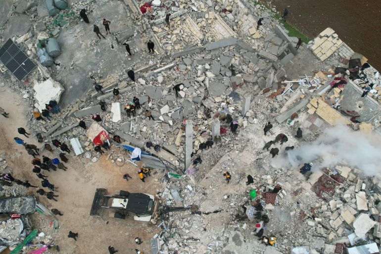 آثار الدمار الذي خلّفه الزلزال في شمالي غرب سوريا.