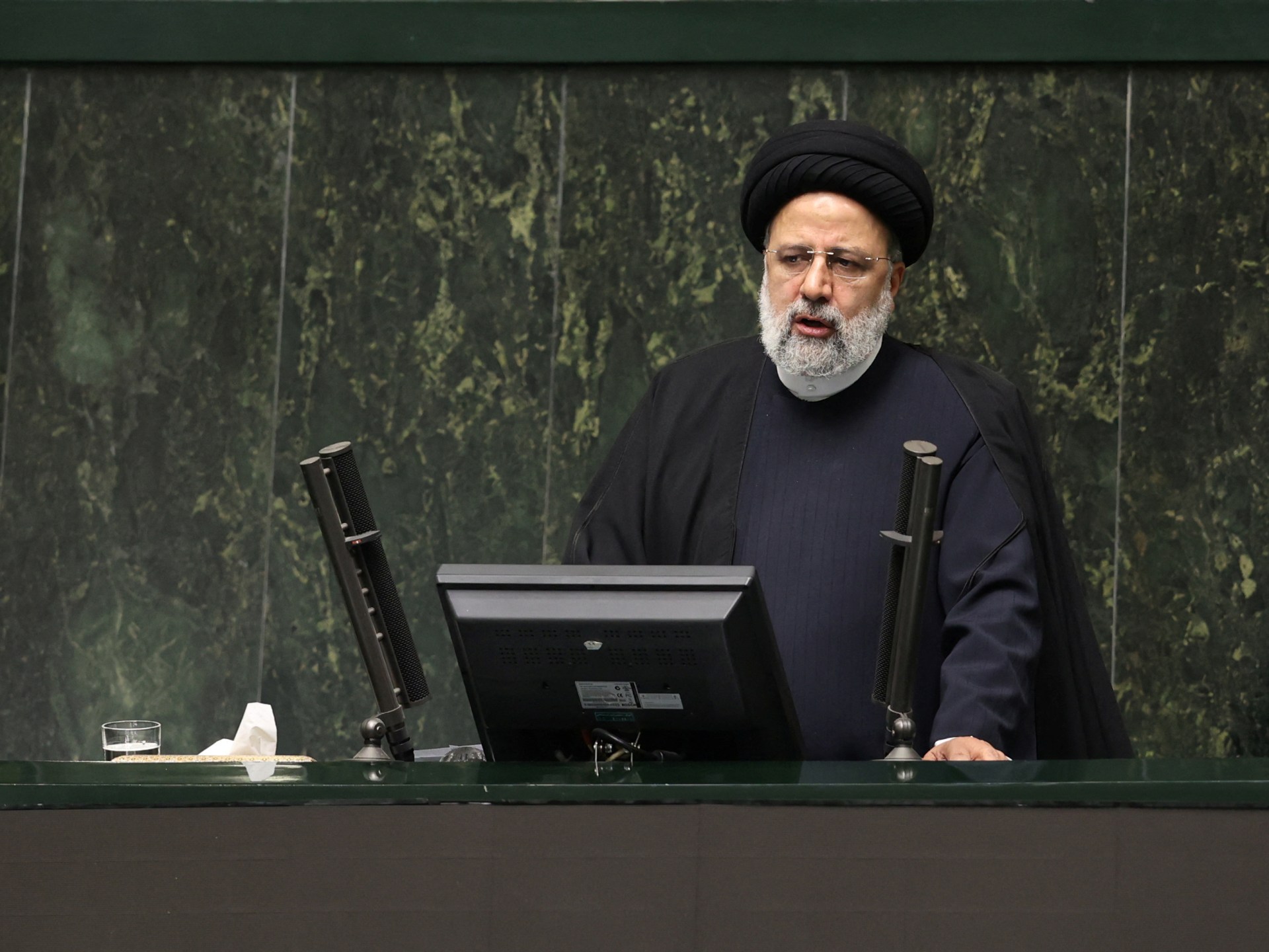 الرئيس الإيراني: المظاهرات جزء من مؤامرات العدو ومستعدون للاستماع لمطالب المحتجين