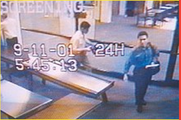 محمد عطا في طريقه إلى الطائرة يوم 11 سبتمبر/أيلول 2001