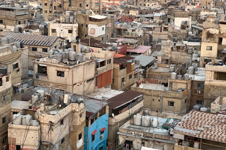 بيوت آيلة للسقوط.. الجزيرة نت ترصد أوضاع المخيمات الفلسطينية في لبنان | سياسة