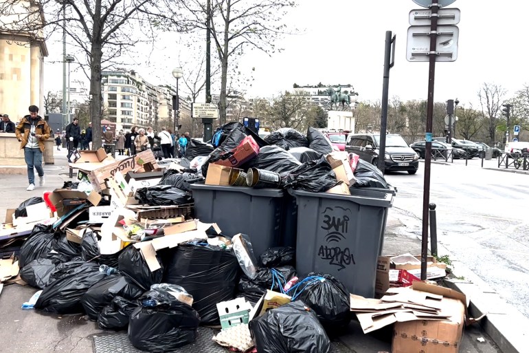 جبال من النفايات في شوارع باريس.. إضراب عمال النظافة بين كفة الضغط السياسي والتداعيات الصحية"‎‎
