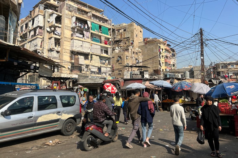سوق صبرا للخضار عند احدى مداخل مخيم شاتيلا