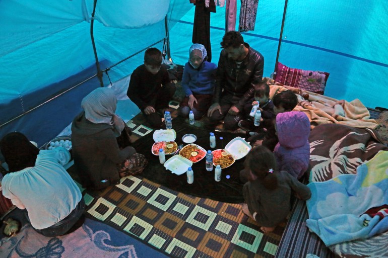 سوريا - ريف حلب - السوريون المنكوبون من الزلزال يقضون أول رمضان في مخيم شمال غرب البلاد.استخدام داخلي