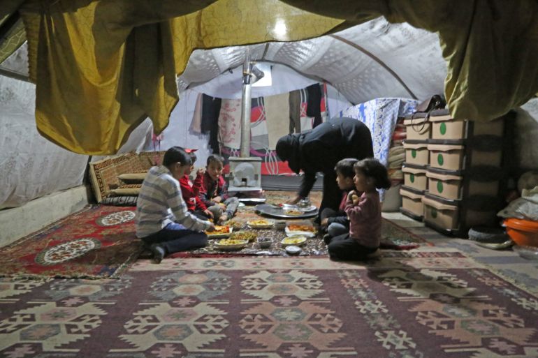 سوريا - ريف حلب - خسر الآلاف من السوريين منازلهم جراء كارثة الزلزال وباتوا نازحين جدد في مخيمات الشمال السوري