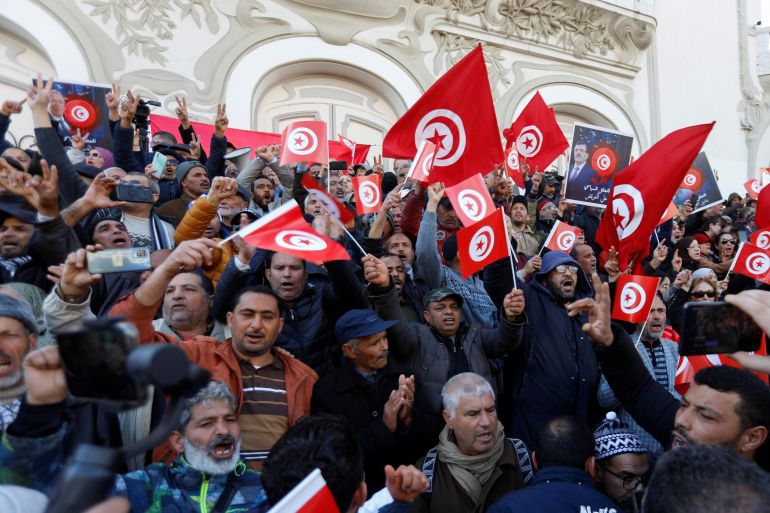 Tunisia's Salvation Front calls for protest over arrests