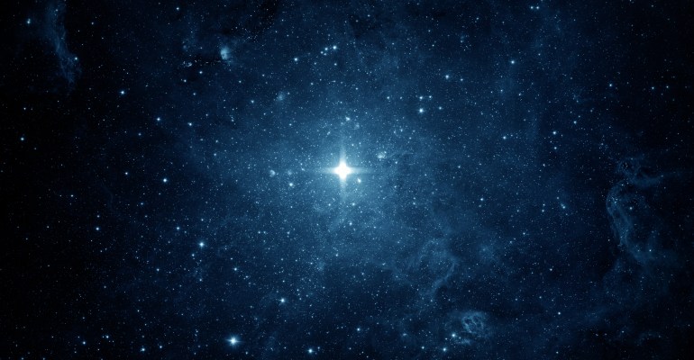 النجوم تولد داخل سحب الغبار التي تنتشر في معظم المجرات (ناسا)