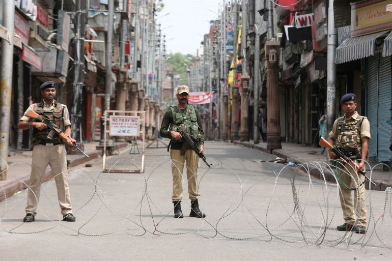 Indian security personnel stand guard along a deserted street during restrictions in Jammu, August 5, 2019. REUTERS/Mukesh Gupta TPX IMAGES OF THE DAY