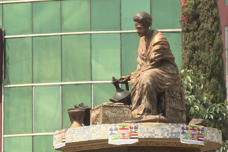 نصب تذكاري وسط مدينة جيما تعبيرا لإنتاج البن وواحدة من الثقافات