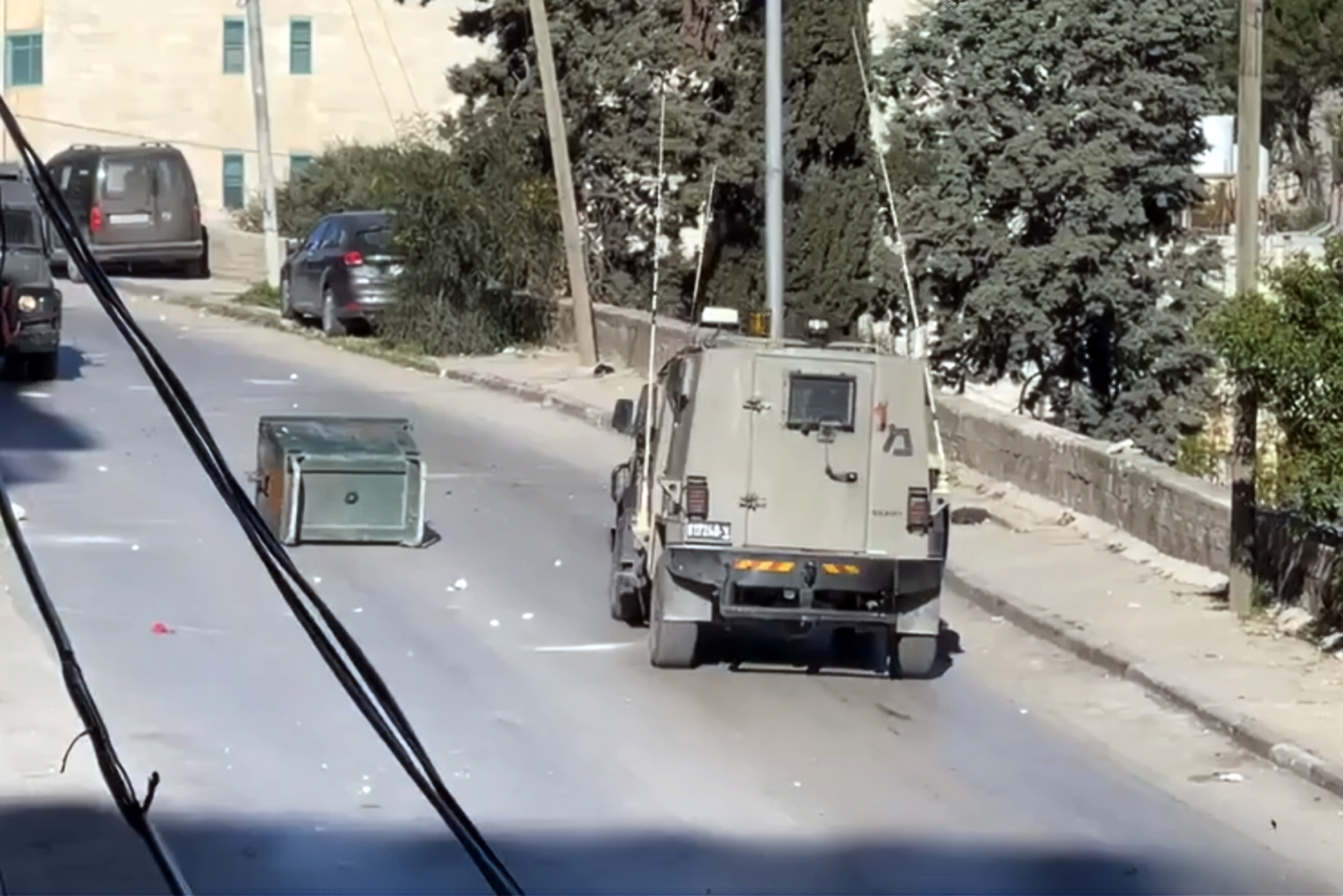 بعد ساعات من اغتيال 3 شهداء بجنين.. الاحتلال يقتحم نابلس ويفجر منزل الأسير كمال جوري