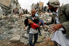 الأطفال والمدنيون يشكلون غالبية ضحايا الحرب في اليمن (رويترز)