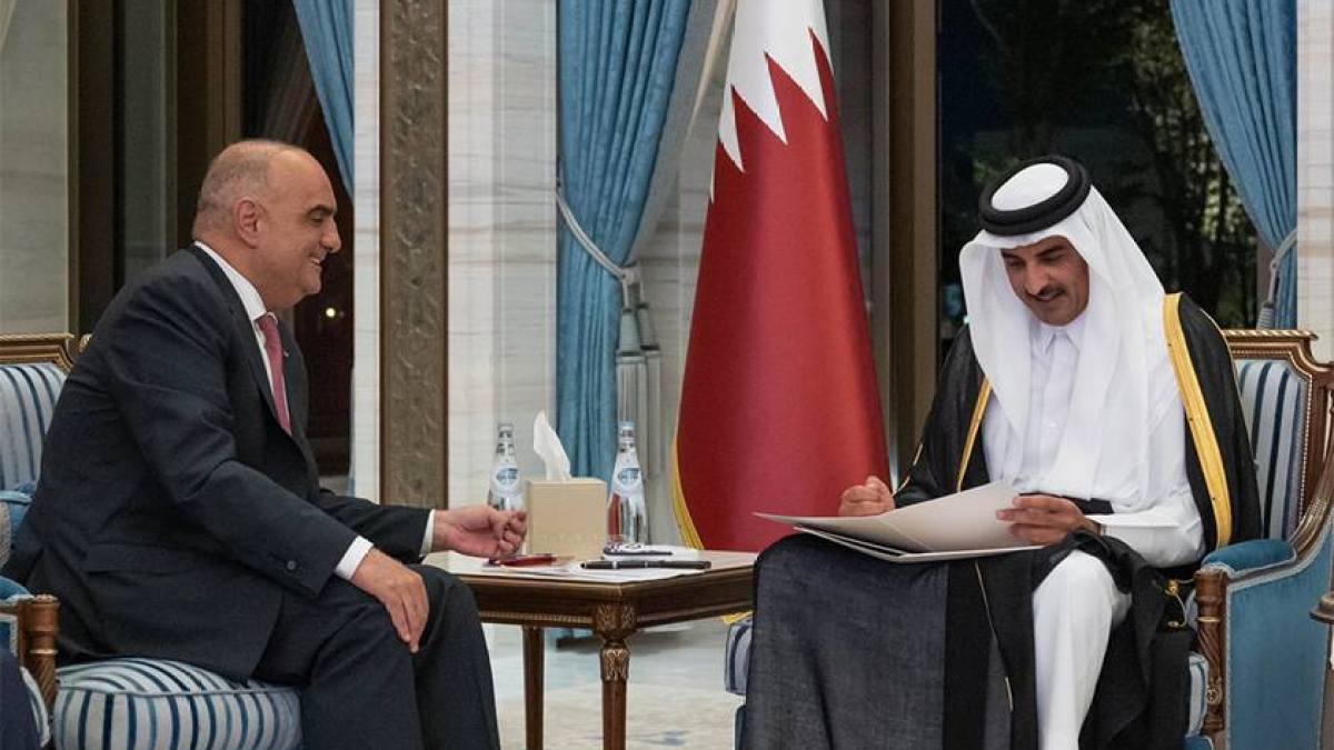 رسالة خطية لأمير قطر من ملك الأردن ورئيسا وزراء البلدين يعقدان مباحثات ويدينان اعتداءات إسرائيل على الأقصى