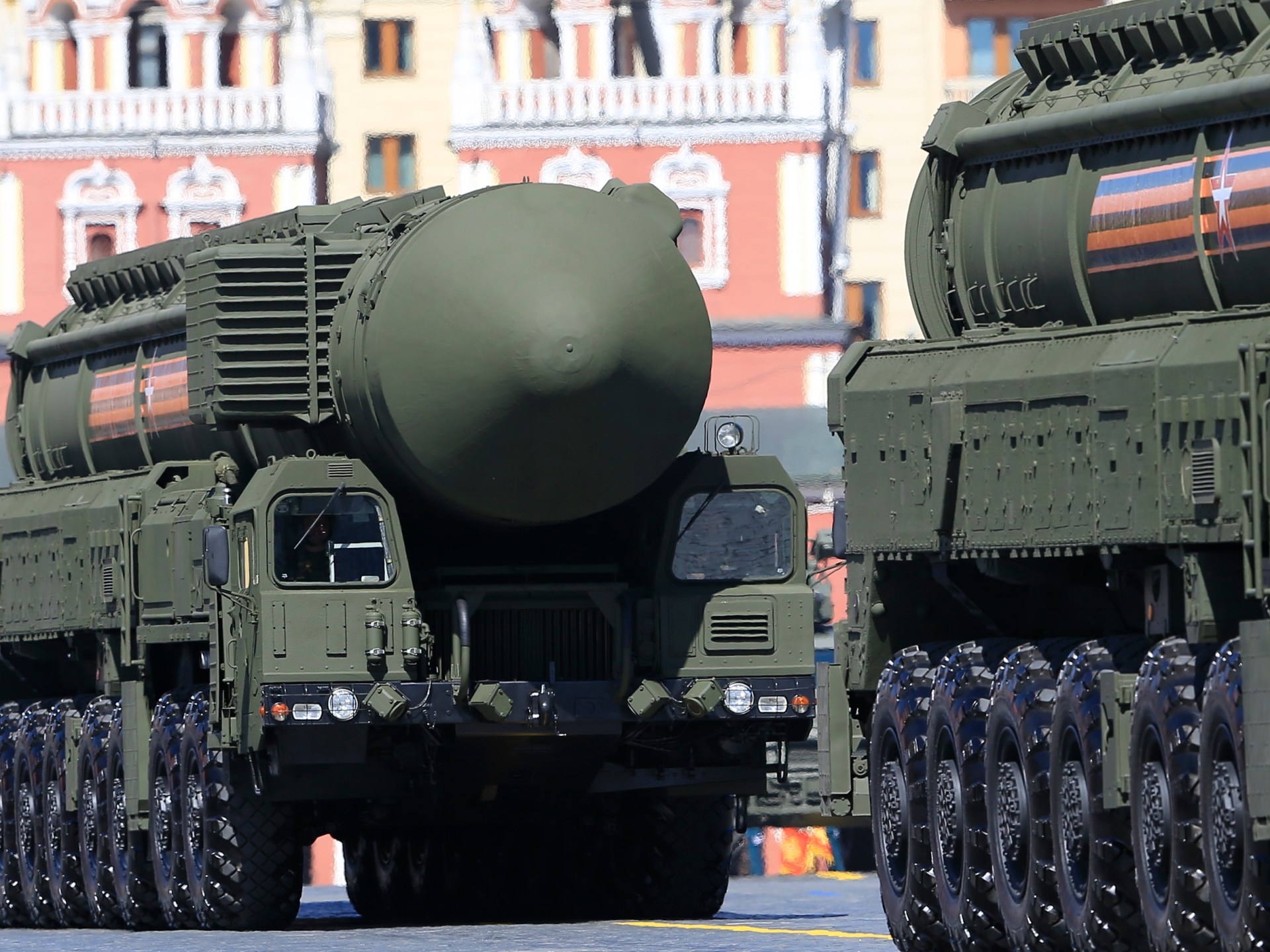روسيا تعلن صد هجوم "عابر للحدود" وتحذر من "ضربة نووية" تنهي العالم