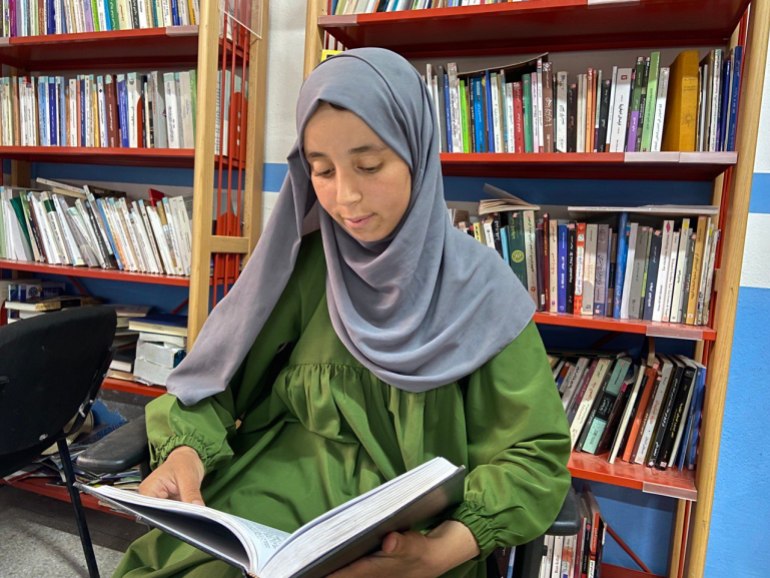 Omaima is passionate about reading and reading