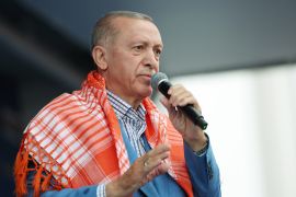 قال الرئيس التركي رجب طيب أردوغان إن حكومته تعتزم تسخير 100 مليار دولار لخدمة شعب بلاده (الأناضول)