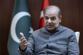 Pakistani prime minister pledges to keep delivering tents for quake victims in Türkiye