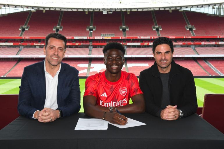 LONDON, ENGLAND - MAY 23: (2ndL) Bukayo Saka with (L) Sporting Director Edu and (R) Manager Mikel Arteta as he signs a new long term contract at Arsenal Football Club at Emirates Stadium on May 23, 2023 in London, England. (Photo by Stuart MacFarlane/Arsenal FC via Getty Images)