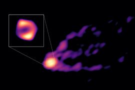 النفاثات المنطقة من الثقب الأسود العملاق في مركز المجرة "م 87"