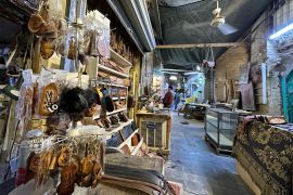 &#34;سوق السرّاجين&#34; مقصد عشاق الصناعات الجلدية اليدوية (الجزيرة)