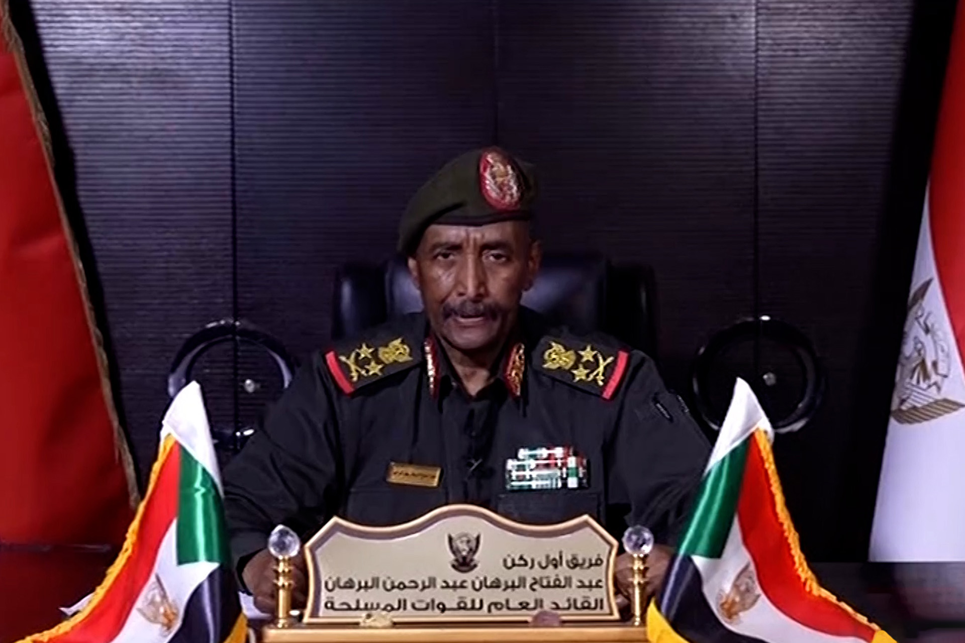 البرهان يحذر من مؤامرة وجودية تهدد السودان ويعلن وقف إطلاق النار يوم العيد وبيان غربي يدين الانتهاكات بدارفور