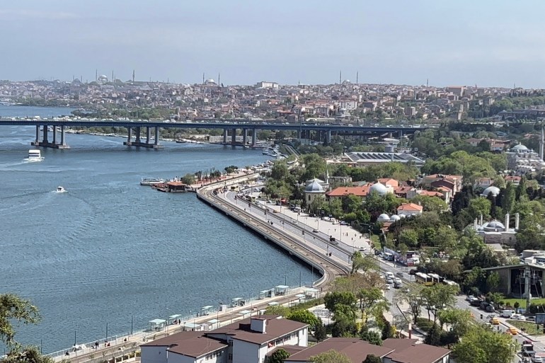 جسر غلطة في اسطنبول - المصدر مراسل الجزيرة نت - 7 مايو 2023 - تركيا - إبراهيم العلبي